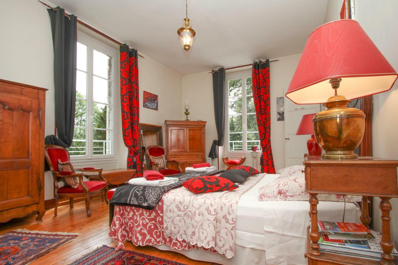 Bed and Breakfast Manoir Des Turets Yvré-lʼÉvêque Exterior foto